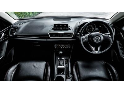 MAZDA 3 HATCHBACK รุ่น C ปี 2015 สีแดง รูปที่ 9