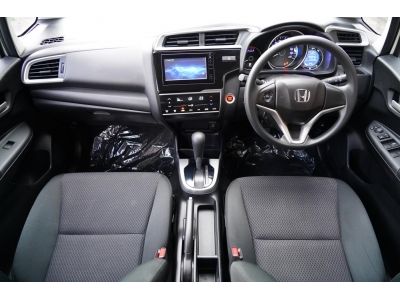 2017 HONDA JAZZ 1.5 V plus A/T สีขาว รูปที่ 9