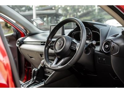 MAZDA2 SEDAN 1.3 SKYACTIV HICONNECT เบนซิน ฝากระโปรงเคฟล่า รถบ้าน ไม่มีชน รับประกันเครื่องเกียร์ 1 ปีเต็ม รูปที่ 10