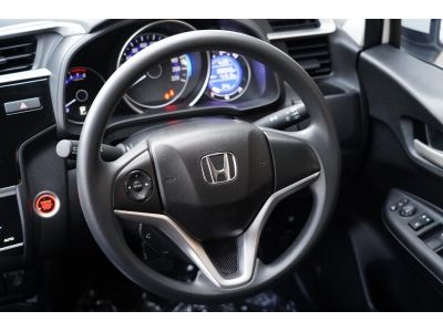 2017 HONDA JAZZ 1.5 V plus A/T สีขาว รูปที่ 10