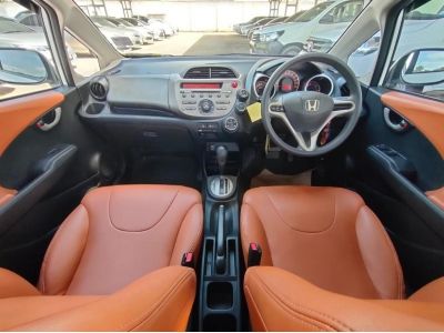 HONDA JAZZ 1.5 V CC. ปี 2012 สี ขาว เกียร์ Auto รูปที่ 10