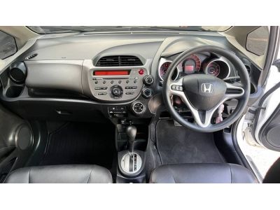 HONDA JAZZ 1.5S ปี2012 เบนซินLPG สีขาว รูปที่ 10