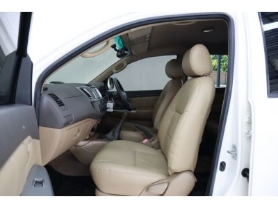 Toyota Vigo Prerunner 2.5 E VN Turbo ปี 2012 สีขาว เกียร์ธรรมดา รูปที่ 10