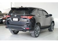 TOYOTA FORTUNER 2.4 LEGENDER 4WD AT ปี2021 จด2022 สีดำ รูปที่ 10