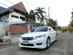 Honda Accord 2.0 ELรุ่น top เนวิเกเตอร์ปี 2013 สีขาวรถมือเดียวจากป้ายแดงไม่เคยมีอุบัติเหตุไม่เคยติดแก๊สสภาพสวยพร้อมใช้