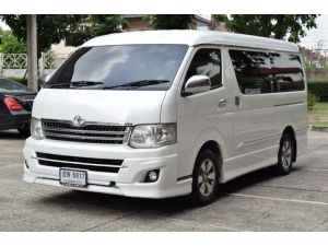 Toyota Ventury 2.7 V Van AT