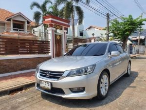 Honda accord 2.0 e i vtec  ปี 2013 สภาพสวยเดิมๆไม่เคยติดแก๊สไม่เคยมีอุบัติเหตุพร้อมใช้งานค่ะ