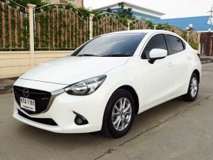 MAZDA 2 1.3 SKYACTIVE HIGH CONNECT ปี 2016 จดปี 2017 เกียร์AUTO สีขาวมุก