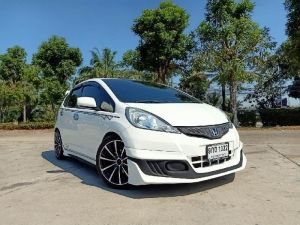 ดาวน์ 19,000 ปี 2012 HONDA JAZZ 1.5 V (AS)