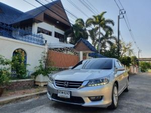 Honda accord 2.0 e i vtec  ปี 2013 สภาพสวยเดิมๆไม่เคยติดแก๊สไม่เคยมีอุบัติเหตุ เข้าศูนย์ตลอดพร้อมใช้งานค่ะ