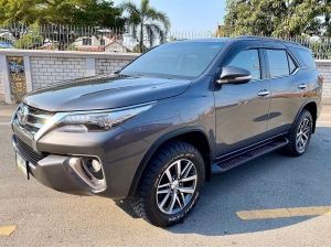 2015 toyota fortuner 2.8 V 2wd มีเครดิตออกรถ 2,000 บาท นำเงินกลับไปใช้ 7-8 หมื่นบาท