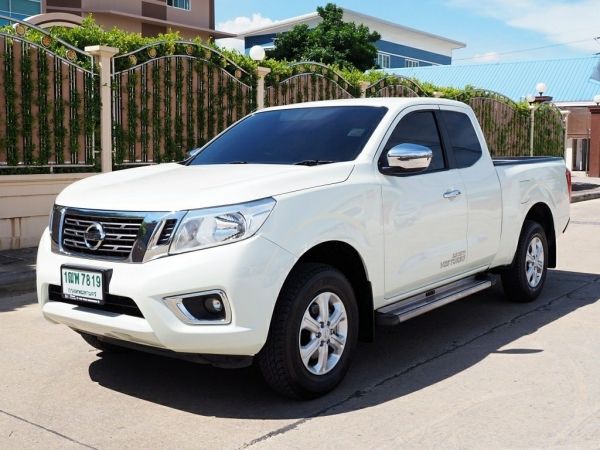 NISSAN NP300 NAVARA KING CAB 2.5 V ปี 2016 เกียร์MANUAL 6 Speed สีขาวมุก(นิยม) สภาพนางฟ้า