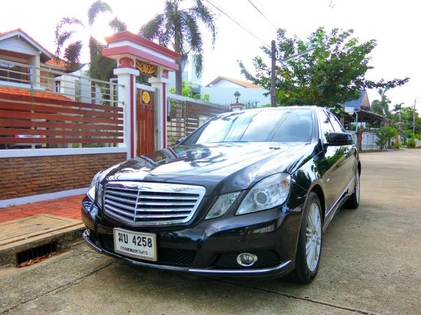 BENZ E200 CGI ELEGANCE ( W212) ปี2012 รถสวยมือเดียวจากป้ายแดง ไมล์ 6 หมื่นกิโลแท้ๆมีประวัติศูนย์มีบุ๊คเซอร์วิสครบเช็คได้ค่ะ