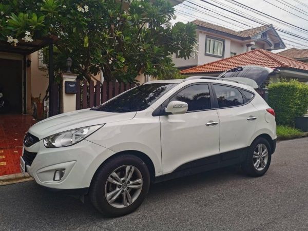 ขายถูก HYUNDAI TUCSON 2.0 D 4WD เครื่องดีเซล ปี 2012 เจ้าของรถขายเองค่ะ รถดี สวย ประหยัดมาก ระบบปลอดภัย ขับง่ายค่ะ ราคา : 469,000 บาท