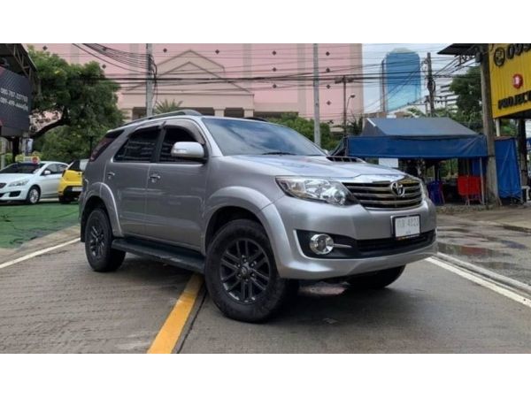 TOYOTA FORTUNER 2.5 V 2WD 2014 AT