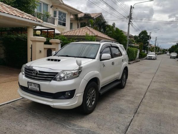 FORTUNER ฟอร์จูนเนอร์ รุ่นพิเศษ 50 ปี - เบาะหนังแท้สีดำและเบาะคนขับมีนวดไฟฟ้าเฉพาะรุ่นนี้ รถบ้าน เจ้าของขายเอง รูปที่ 0