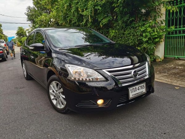 Nissan sylphy 1.8naviท็อป​ 2012​ สีดำ​