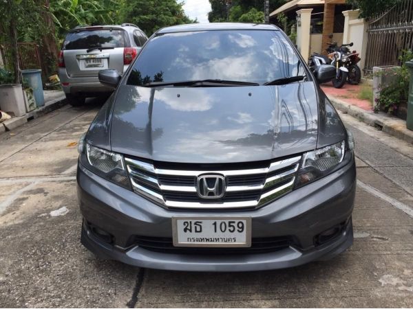 Honda City 1.5 i-Vtec ปี2012 เกียร์ออโต้ สีเทาดำ ไม่เคยติดแก๊ส