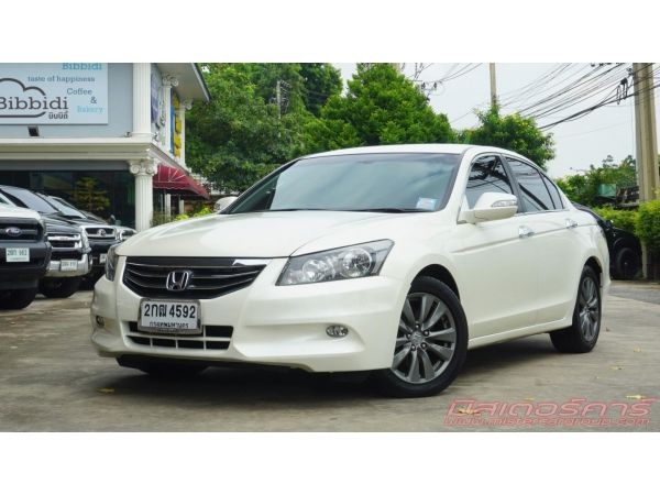 ท๊อปสุดโฉม G8  เครื่อง 2.4 Navi ไมล์น้อย 79,000 km สอบถามเพิ่มโทร 064-4644245