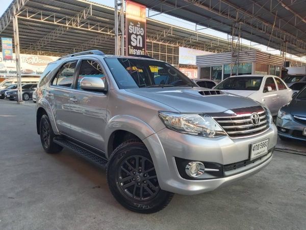 TOYOTA FORTUNER 3.0 Vออโต้ ขับ2 ปี2015รุ่นสุดท้ายก่อนเปลี่ยนโฉม ไมล์น้อย 68000 กิโลแท้ เข้าศูนย์ตลอดไม่เคยมีอุบัติเหตุ พร้อมใช้ค่ะ