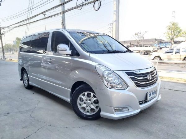 Hyundai H1  2.5  Maesto Deluxe ดีเซล ออโต้  ปี 2010 รถครอบครัว เบาะหนังแท้11ที่นั่ง รถสภาพสวยเดิมไม่เคยมีอุบัติเหตุ รูปที่ 0