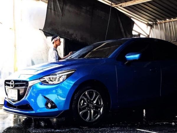 Mazda2 diesel ตัวTop ปี2016 เลขไมล์ 75,xxx กิโลเมตร สีน้ำเงิน  ประกันเพิ่งต่อไปชั้น1 ตอนเดือน5.  เพิ่งติดฟิล์ม เซลามิก ไป 10,000บาท ตอนเดือน7 สาเหตุขายเพราะจะซื้อรถ คันใหม่ รถนี้ไม่มีปัญหาอะไรเลย ช่วง