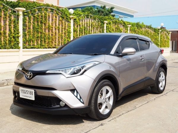 TOYOTA C-HR 1.8 MID ปี 2018 จดปี 2019 เกียร์AUTO สภาพป้ายแดง รถเก๋ง ฟรีดาวน์ โตโยต้า รถ สภาพดี รถยนต์