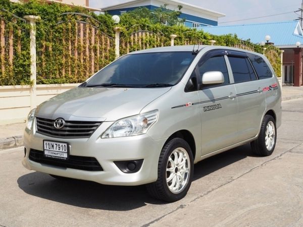 TOYOTA INNOVA 2.0 E (MNC) ปี 2011 จดปี 2012 เกียร์MANUAL สภาพนางฟ้า รถเก๋ง ฟรีดาวน์ SUV โตโยต้า อินโนว่า สภาพดี รถ รถยนต์