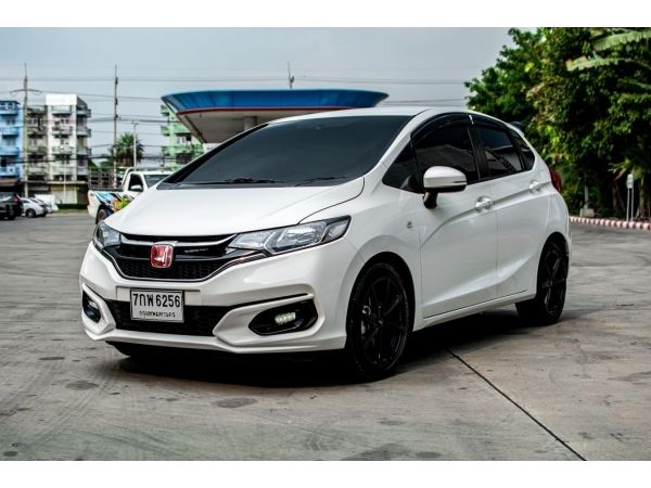 2018 HONDA JAZZ  (โฉม 14-18) V Airbag 1.5 A/T สีขาว รูปที่ 0