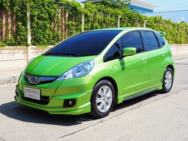 HONDA JAZZ 1.3 HYBRID ปี 2012 จดปี 2013 เกียร์AUTO สีเขียวเฟรชไลม์(นิยม) สภาพนางฟ้า