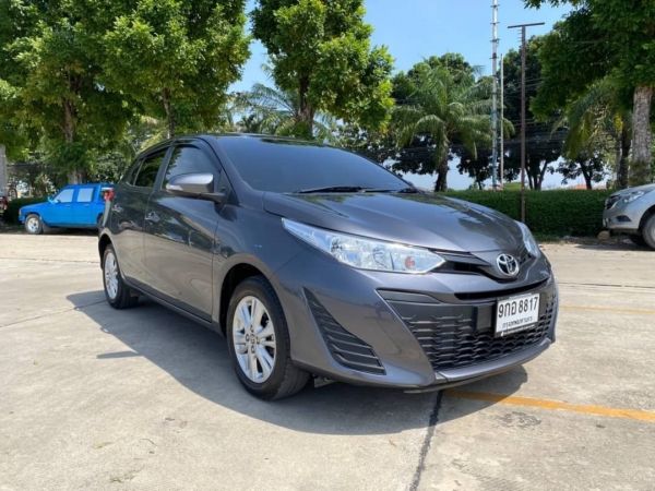 TOYOTA  YARIS 1.2 E  5 ประตู  AUTO เบนซิน สภาพป้ายแดง