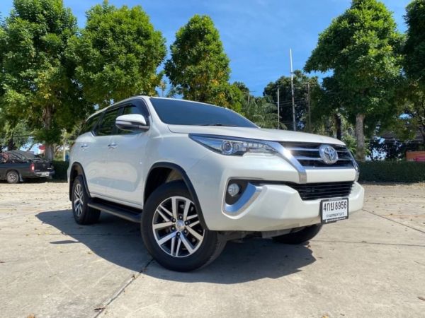 TOYOTA  FORTUNER  2.7 V NAVIGATOR เบนซิน AUTO สภาพนางฟ้า