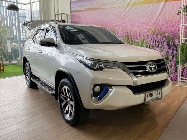 Toyota FToyota Fortuner 2.8V 4WD SUV AT 2015 (โฟว์วิลแบบลุยๆได้นะคะ)