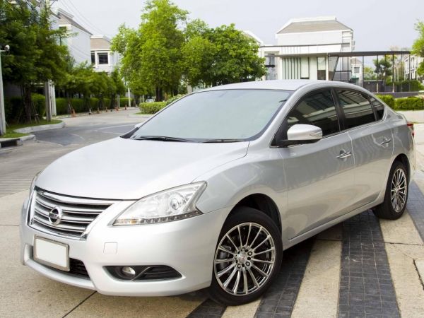 NISSAN SYLPHY 1.8 V รุ่นท็อป สีเงิน ปี2012