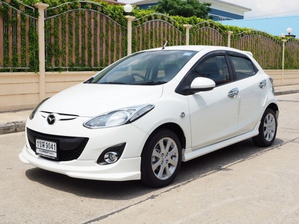 ปี 2012 MAZDA 2 HATCHBACK SPORTs 1.5 Groove  เกียร์MANUAL สีขาว(นิยม) สภาพป้ายแดง