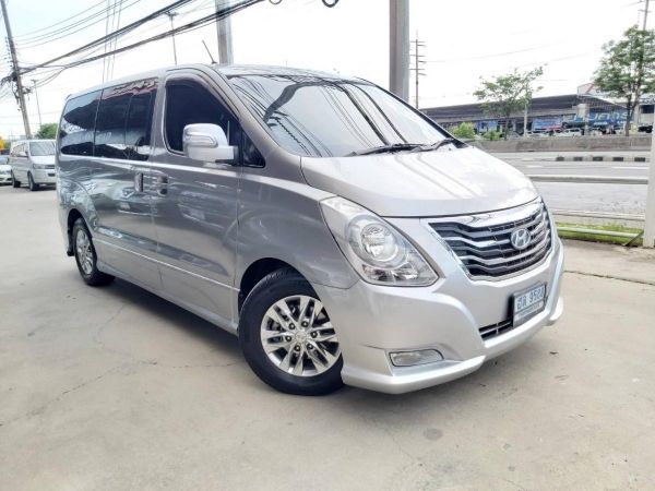 Hyundai H-1 2.5 รุ่น ELITE ปี2015 รถครอบครัว 11ที่นั่ง สภาพสวยเดิมไม่มีอุบัติเหตุนั่งได้สบายไปได้ทั้งบ้านค่ะ