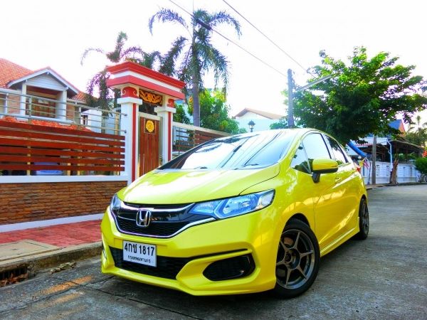 HONDA JAZZ 1.5 SV i VTEC รุ่นท็อป ปี2015 รถมือเดียวจากป้ายแดงสภาพสวย พร้อมใช้งาน