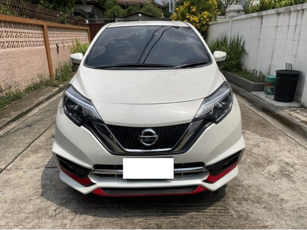 รถบ้าน Nissan Note 1.2VL ตัว TOP ชุดแต่งรอบคันจากศูนย์ สีขาวมุก