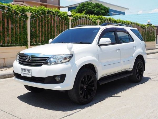 TOYOTA FORTUNER 2.7 V 2WD CHAMP  เกียร์AUTO สีขาว(นิยม) สภาพนางฟ้า