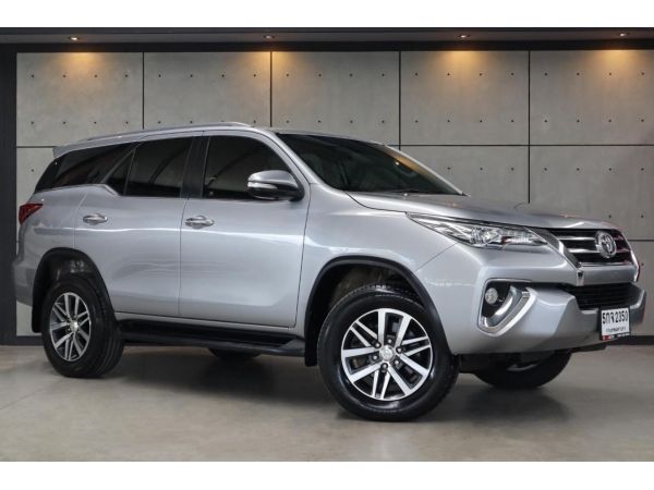2016 Toyota Fortuner 2.8 V SUV AT (ปี 15-18) B2350 รูปที่ 0