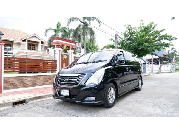 Hyundai H1 2.5 Elite ดีเซล ปี2016 รถครอบครัว 11 ที่นั่ง ประวัติดีเช็คศูนย์ตลอด ไมล์115,000 กิโล มือเดียวป้ายแดง สภาพสวยพร้อมใช้ รูปที่ 0