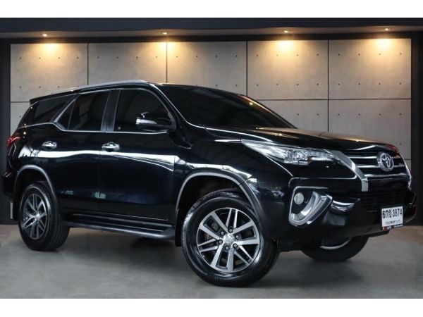 2017 Toyota Fortuner 2.4 V SUV AT (ปี 15-18) B3874 รูปที่ 0