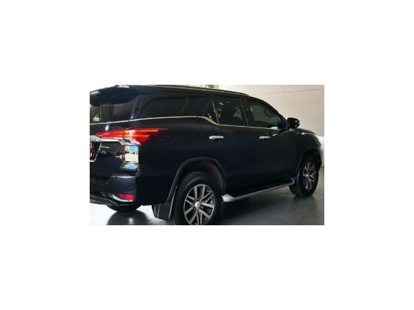 TOYOTA FORTUNER 2.4 V 2WD. AT