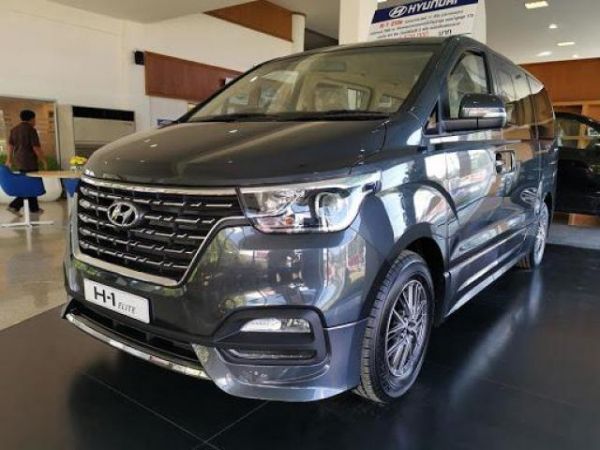 ขายรถตู้ ฮุนได H1  Elite Diesel ปี 2020  เจ้าของขายเอง สี Steel Graphite   ไมล์ 45000