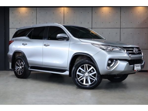 2018 Toyota Fortuner 2.4 V SUV AT (ปี 15-18) B6975 รูปที่ 0