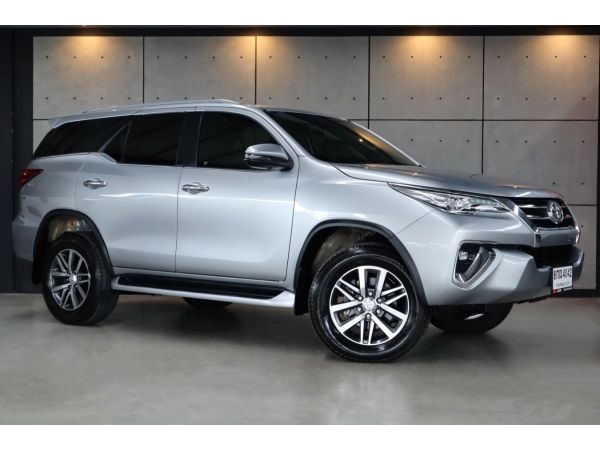 2019 Toyota Fortuner 2.4 V SUV AT (ปี 15-18) B4042 รูปที่ 0