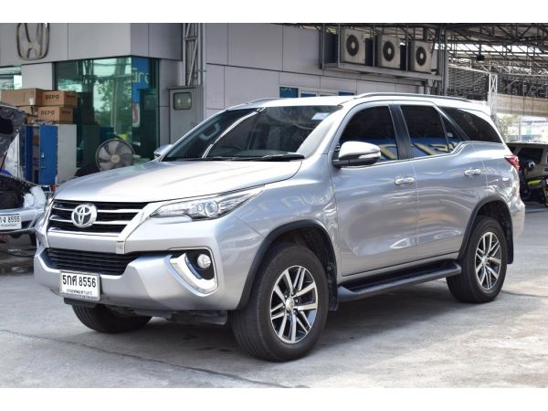 FORTUNER 2.4 V + NAVI  รถสวยมากมือเดียวป้ายแดงใช้น้อยไมล์แท้ 76,000 โทรเลยค่ะ