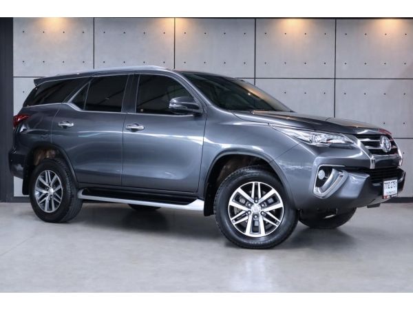 2018 Toyota Fortuner 2.4 V SUV AT (ปี 15-18) B2751 รูปที่ 0