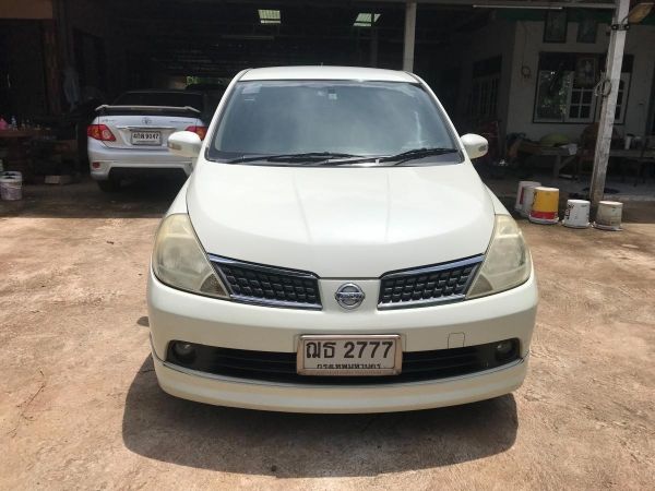 Nissan Tida 1.6 Hatchback