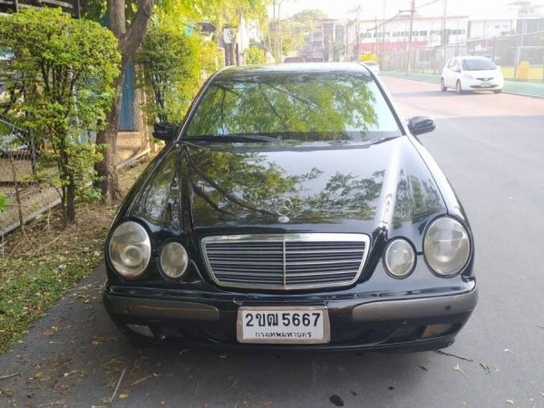 BENZ E220 CDI สีดำ ปี 2002